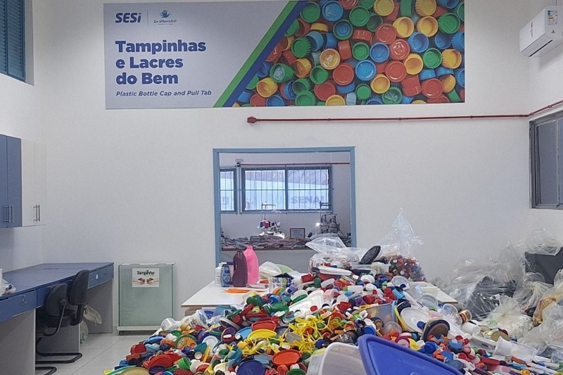 Ambiente para separação de tampinhas de plástico e lacres de latas de alumínio