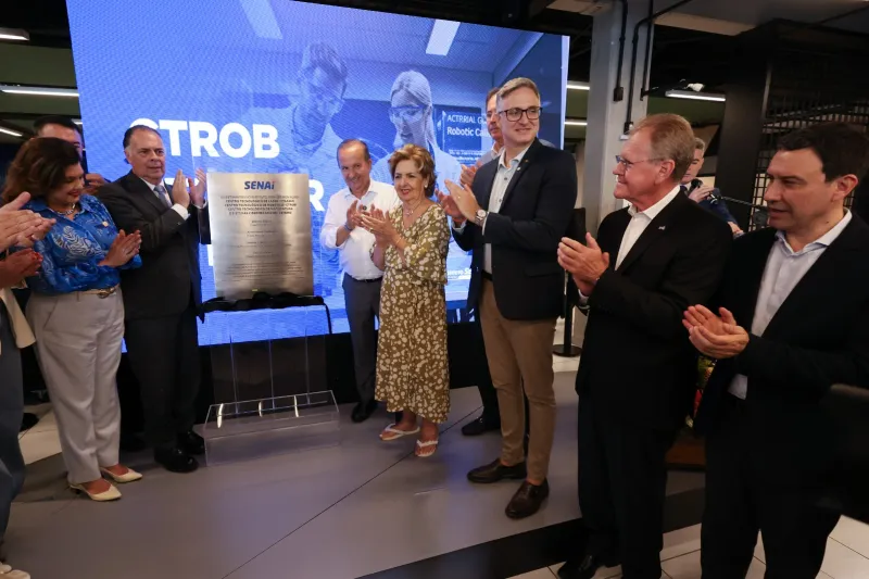 Descerramento da placa contou com a presença de diversas autoridades. Foto: André Kopsch