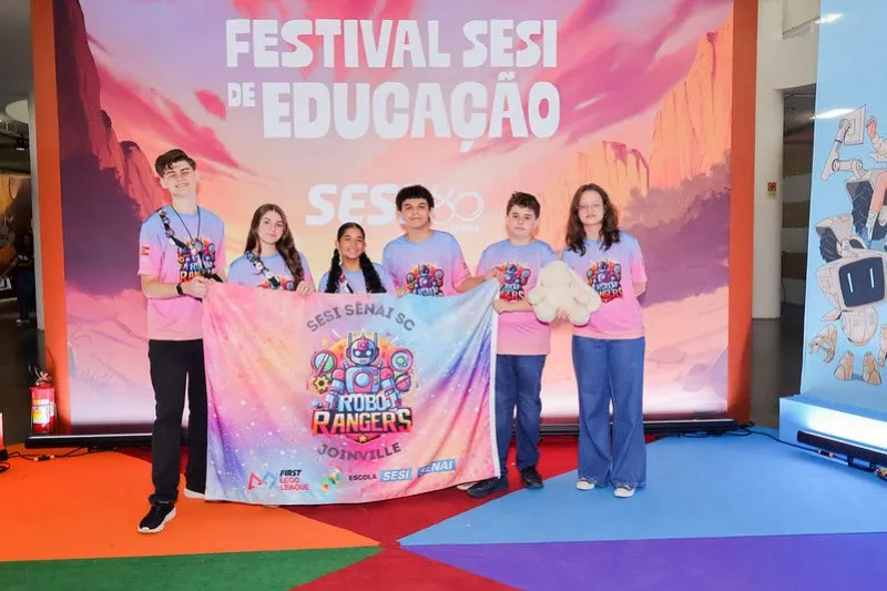  Robô Rangers, de Joinville, compete na categoria FLL 