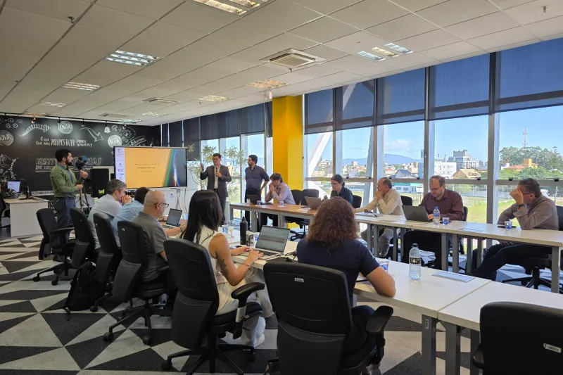 Reunião de revisão ocorreu no Instituto SENAI de Inovação em Florianópolis. Foto: Nathalia Barros