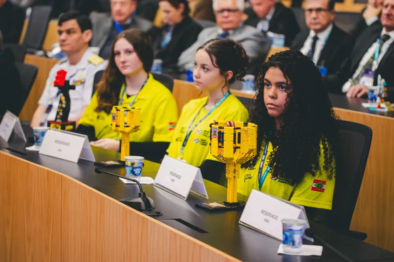 Equipe de robótica é recebida pela diretoria da FIESC após destaque em mundial