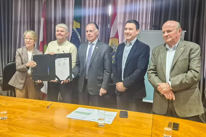 Formalização do convênio foi realizada nesta quinta, na prefeitura de Blumenau