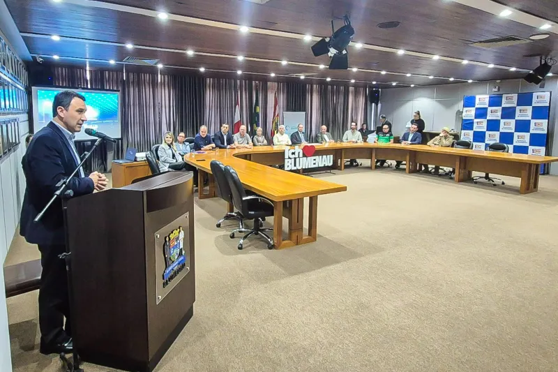 Formalização do convênio foi realizada nesta quinta, na prefeitura de Blumenau