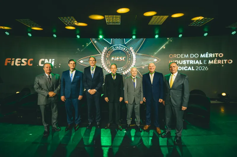 FIESC reconhece coragem e perseverança de industriais na entrega da Ordem do Mérito