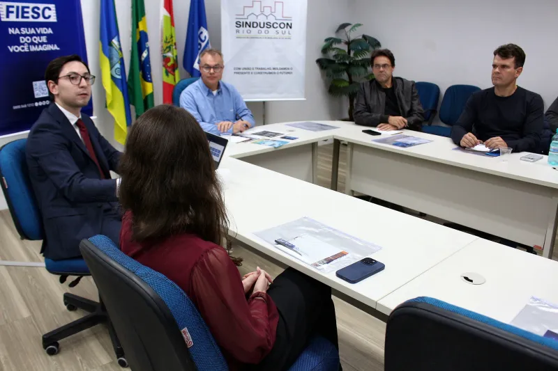 Empresários da construção civil são orientados sobre os impactos da reforma tributária