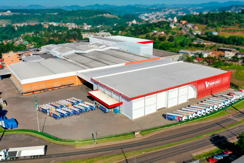 Videplast anuncia vale alimentação de R$ 1 mil durante comemoração de 40 anos