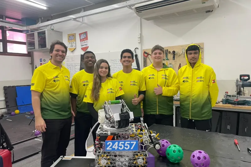 Equipes da Escola SESI/SC embarcam para torneio de robótica na Holanda