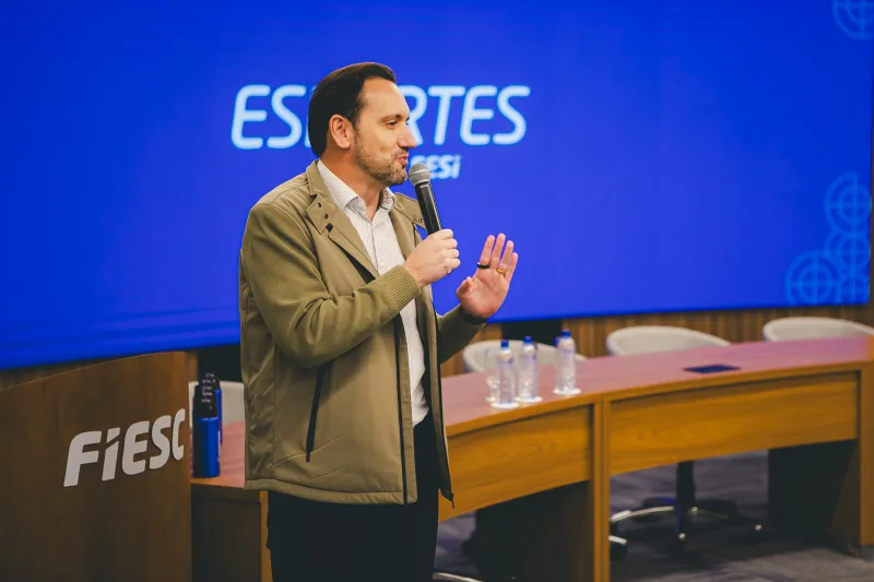 Daniel Tenconi, superintendente do SESI/SC, em evento em Florianópolis