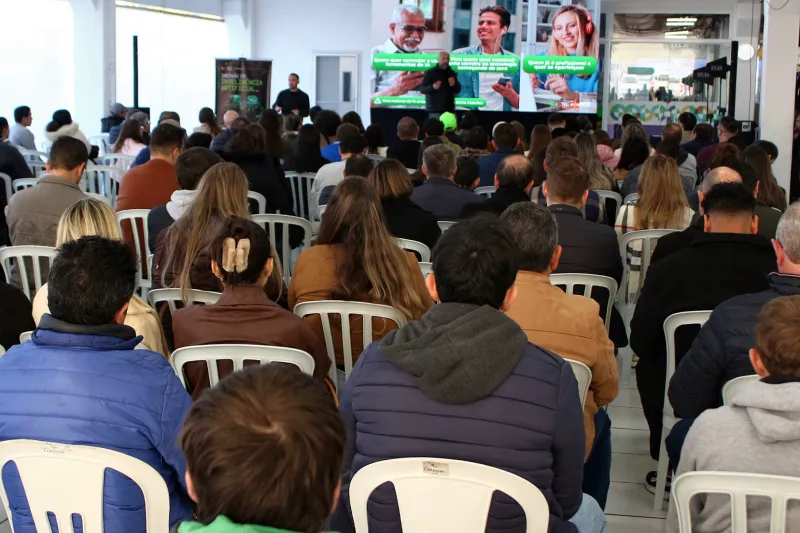 A imersão em Inteligência Artificial foi realizada em 14 cidades do estado simultaneamente. (Fotos: Debora Claudio)