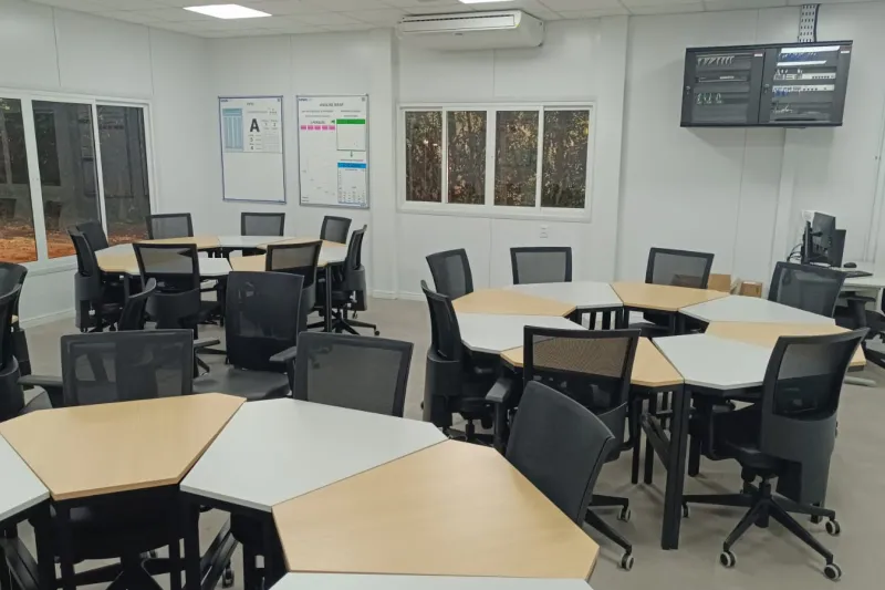 Ambiente interno do novo SENAI de Mondaí; conforto para estudantes