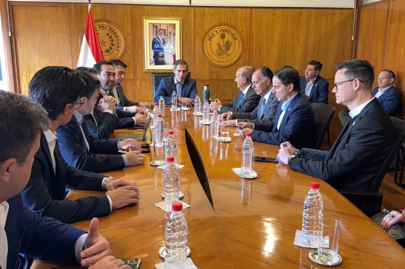 Reunião no Ministério da Indústria e Comércio do Paraguai debate parcerias estratégicas. (foto: Divulgação)