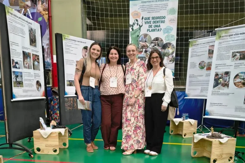 Equipe da Escola SESI de Criciúma apresentou projeto em feira da conferência (Divulgação)