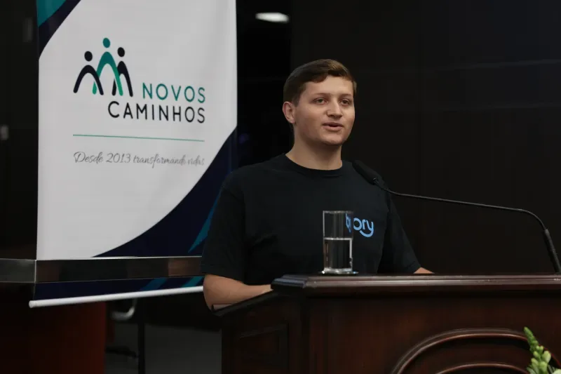 Novos Caminhos certifica 122 crianças e adolescentes da Grande Florianópolis