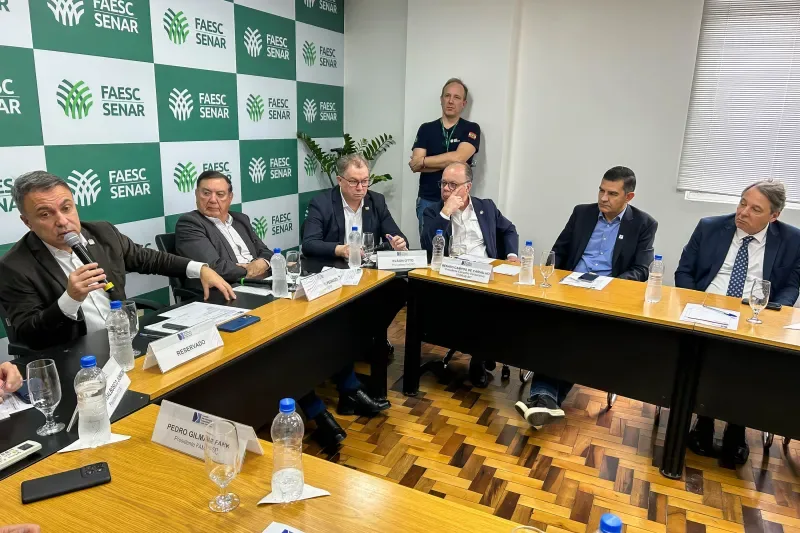 Setor produtivo debate crise do agronegócio e investimentos em rodovias