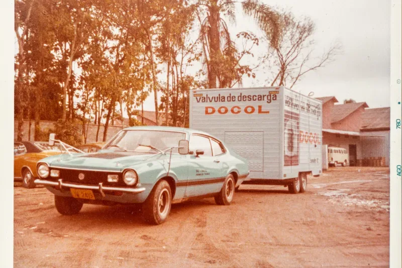 Na década de 1970, o Maverick e o trailer percorriam o país nas divulgações da força de vendas. Foto: Divulgação/Docol
