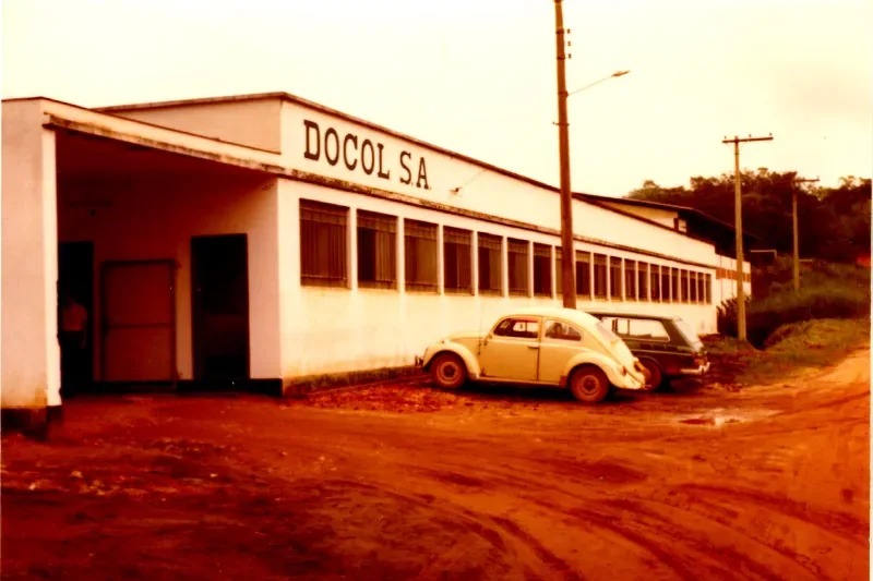 Escritório da Docol no Bairro América, em Joinville, na década de 1980. Foto: Divulgação/Docol