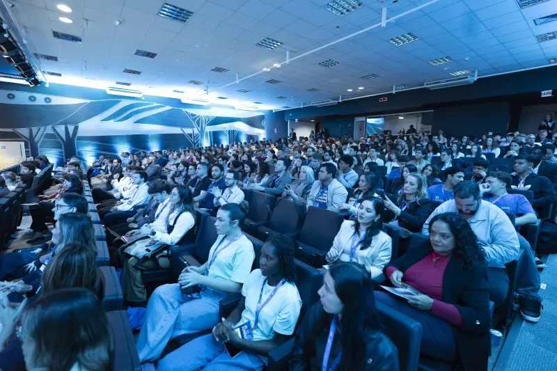 Auditório principal ficou lotado; outros dois foram usados via transmissão