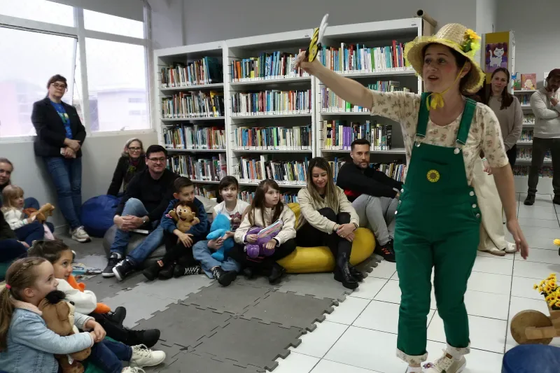 Durante a Mostra STEAM, famílias conhecem como e o que os filhos estão aprendendo.  (Fotos: Debora Claudio)