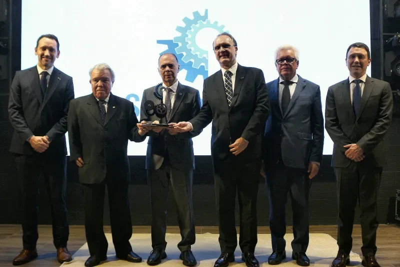 Luís Antônio Stramosk sucede a André Armin Odebrecht no comando do SIMMMERS