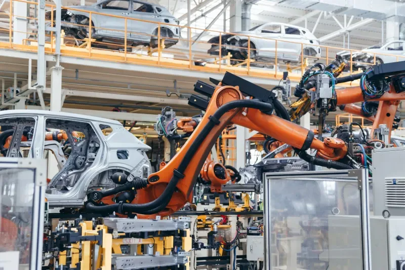 A iniciativa vai apoiar projetos de pesquisa, desenvolvimento e inovação (PD&I) para desenvolver processos produtivos que viabilizem a fabricação, no Brasil, de componentes plásticos utilizados pela indústria automotiva.  
