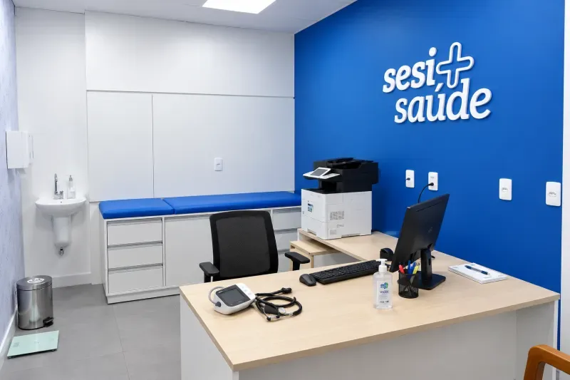 Espaço interno da clínica SESI em Curitibanos