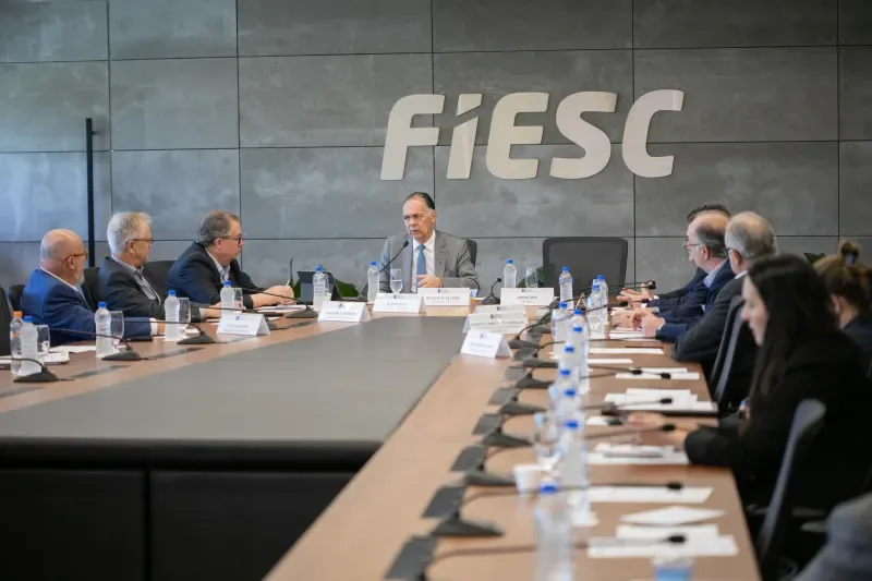 Orçamento para rodovias federais de SC e fim da escala 6X1 preocupam setor produtivo