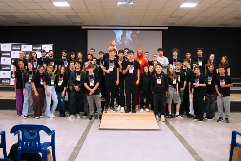 Hackathon reúne estudantes para desenvolver soluções para prefeituras