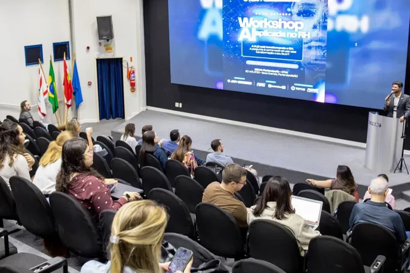 Workshop sobre IA reúne profissionais de Recursos Humanos no SENAI Florianópolis