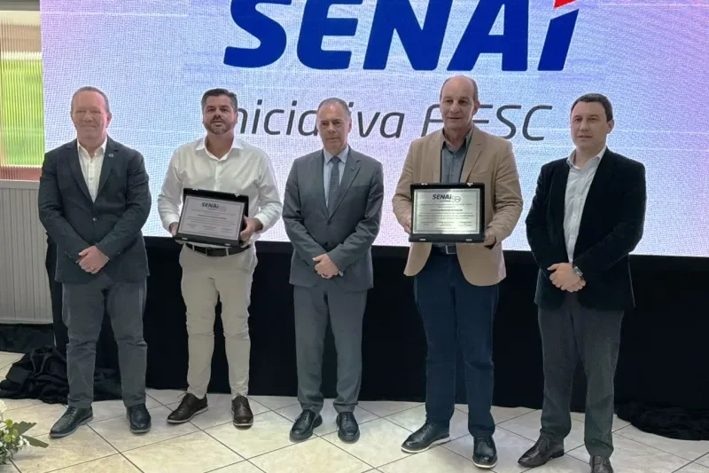 Cerimônia de inauguração reuniu lideranças da FIESC e SENAI e autoridades locais