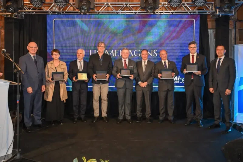 Homenagens durante o jantar de comemoração dos 50 anos do SENAI Caçador