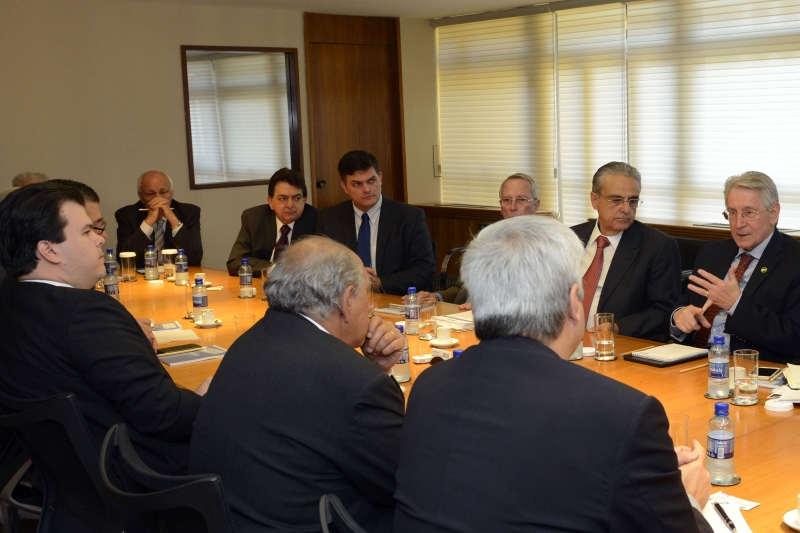 Côrte, Braga de Andrade e industriais no encontro com o ministro (foto: Miguel Ângelo Pinheiro)