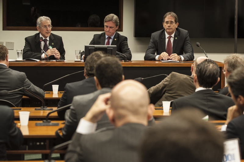 Grupo catarinense, liderado pelo presidente da FIESC, Glauco José Côrte, em encontro com parlamentares em Brasília (foto: Sérgio Amaral)