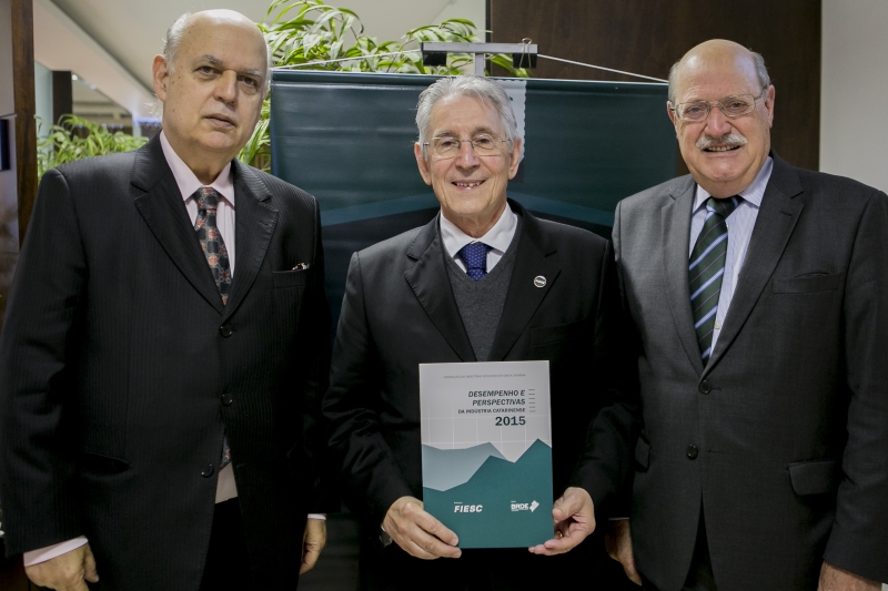 Renato Vianna, do BRDE, Glauco José Côrte, da FIESC, e Neuto de Conto, do BRDE (foto: Fernando Willadino)
