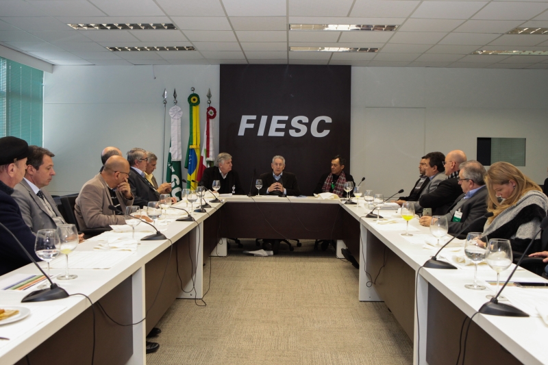 Encontro com representantes de sindicatos de indústrias foi realizado na FIESC, em Florianópolis (foto: Filipe Scotti)