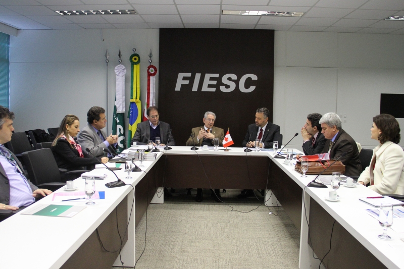 Encontro com embaixador do Canadá no Brasil foi realizado nesta quarta-feira (22) (foto: Filipe Scotti)