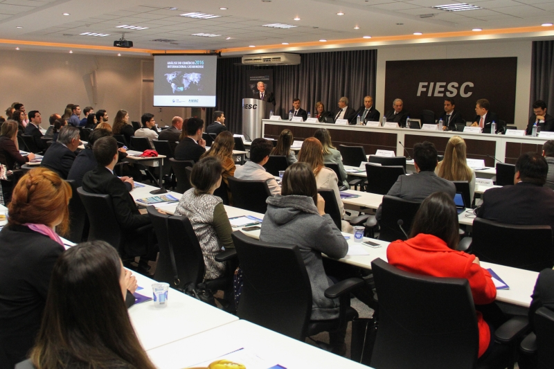 Encontro na FIESC, em Florianópolis, reuniu representantes de empresas e de entidades ligadas ao comércio exterior (foto: Fillipe Scotti)