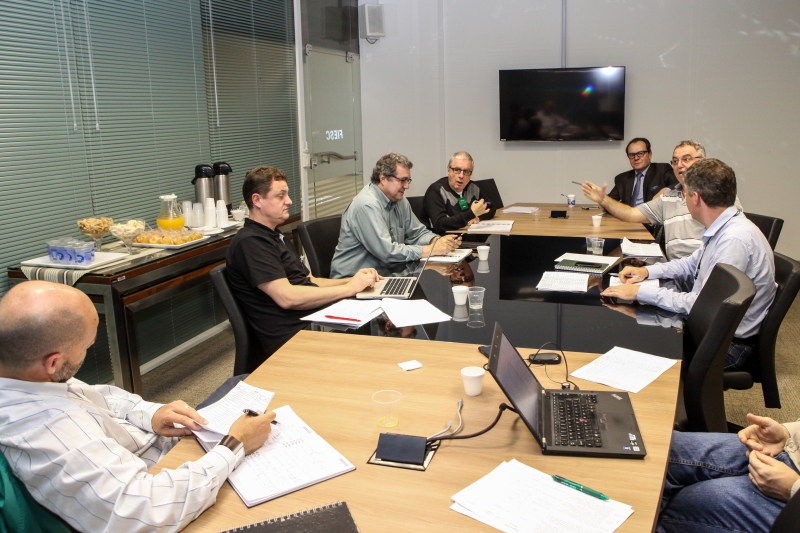 Comissão julgadora se reuniu nesta quarta, na sede da FIESC em Florianópolis. Foto: Filipe Scotti