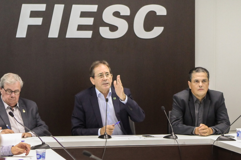 O primeiro vice-presidente da FIESC, Mario Cezar de Aguiar, destacou a importância da obra. (Foto: Heraldo Carnieri)