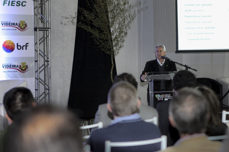 Presidente da FIESC, Glauco José Côrte, durante palestra na Expo Videira (foto: Heraldo Carnieri)