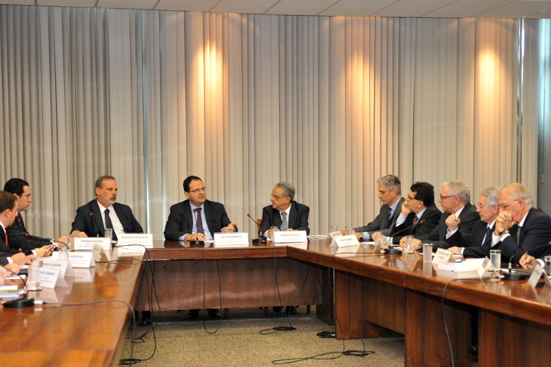 Representantes da indústria brasileira em reunião com os ministros do Planejamento e do Desenvolvimento (foto: divulgação Ministério Planejamento)