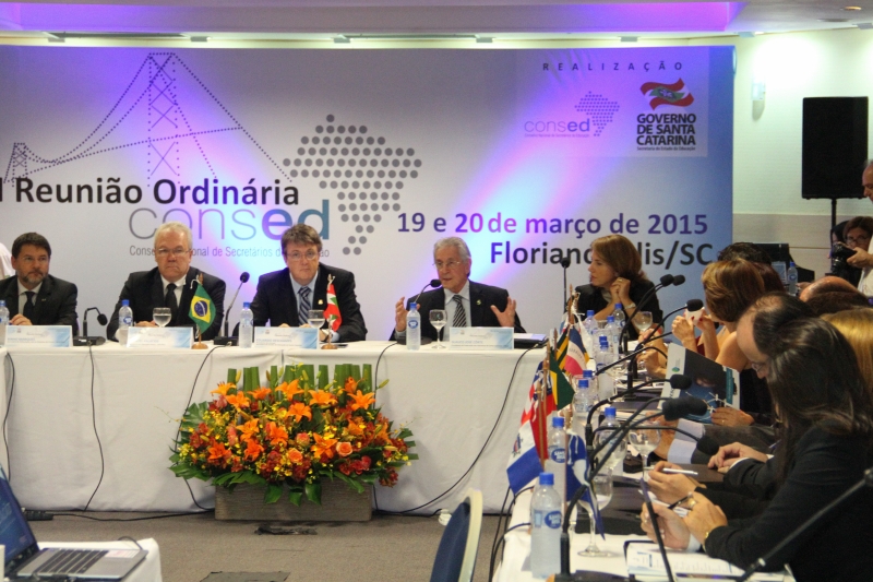 Presidente da FIESC, Glauco José Côrte, participou da reunião do Consed, realizada em Florianópolis (foto: Elmar Meurer)