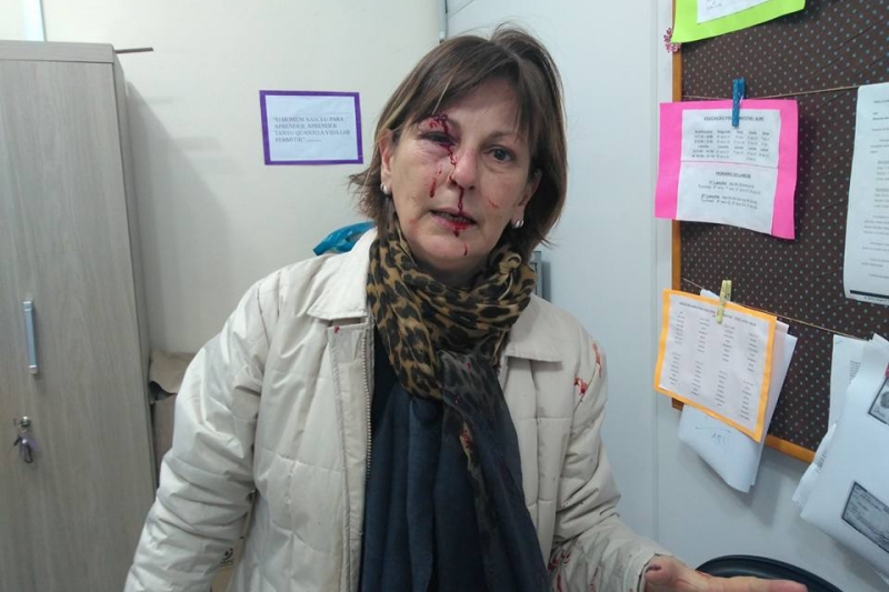 Professora Márcia de Lourdes Friggi após as agressões (foto: Facebook pessoal)