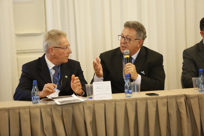 Otmar Müller, presidente da Câmara de Energia da FIESC (esq.), e Cósme Polêse, presidente da SCGás (foto: divulgação SCGás)