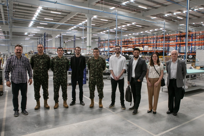 grupo visita fabrica da Olsen