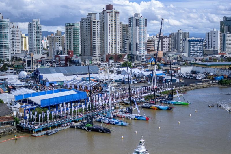 Barcos da Ocean Race ancorados em Itajaí. Foto: Divulgação
